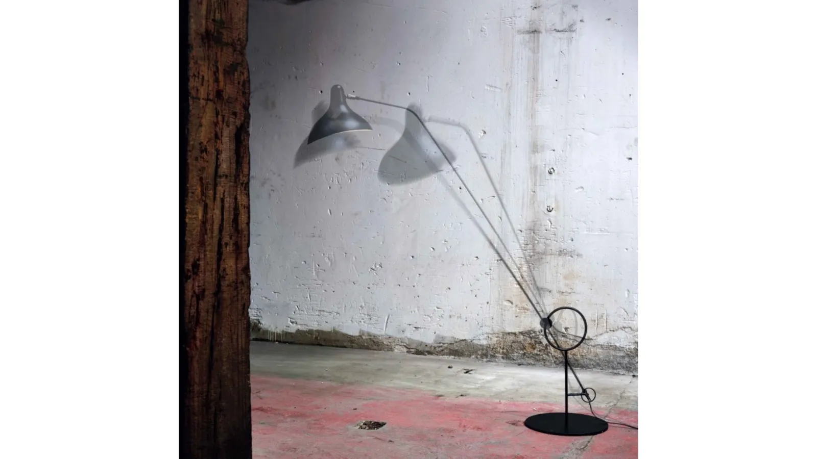 Lampada da terra in acciaio Mantis di Dcw