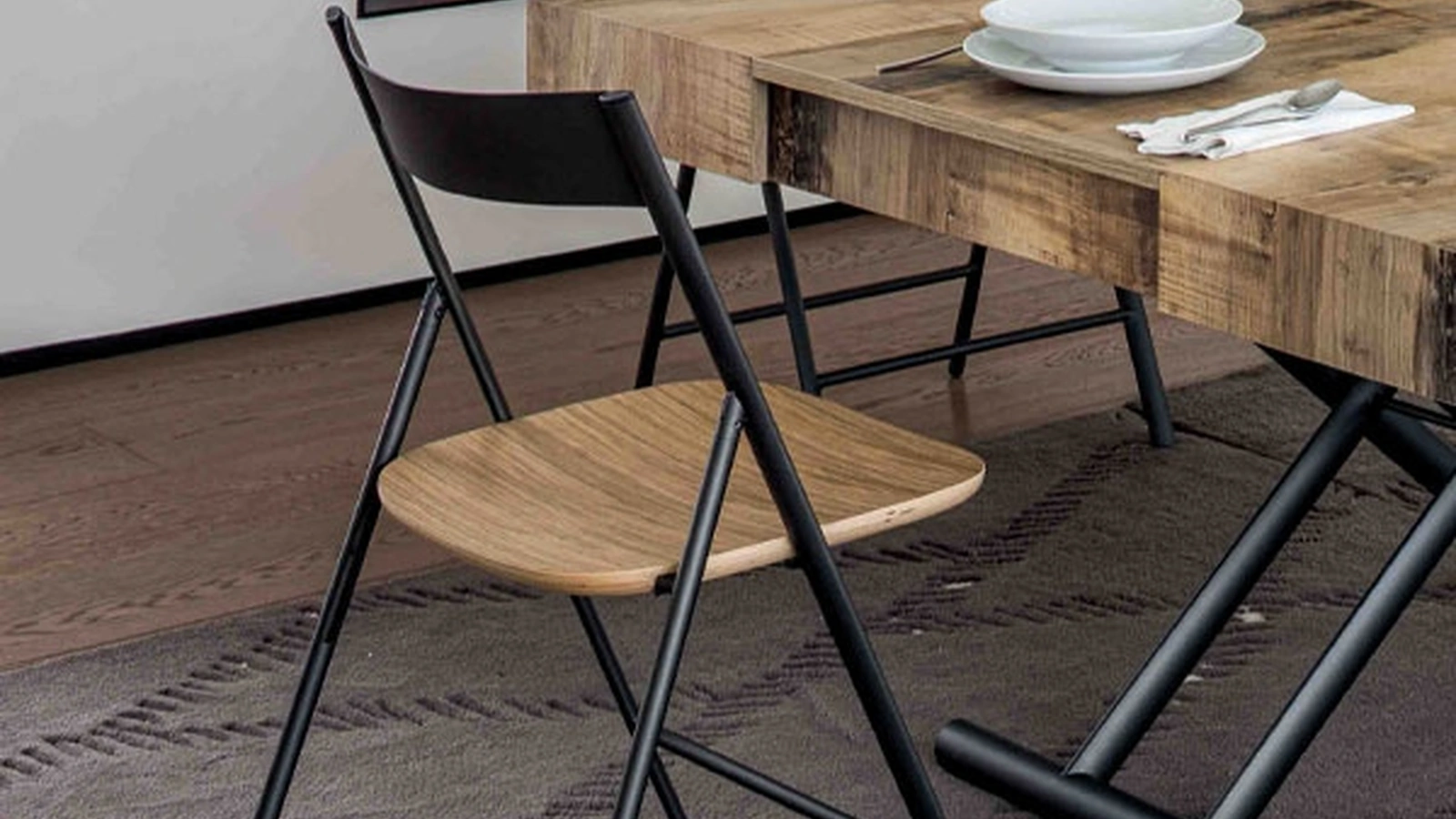 Sedia pieghevole Jolie in metallo con seduta in legno di Altacom