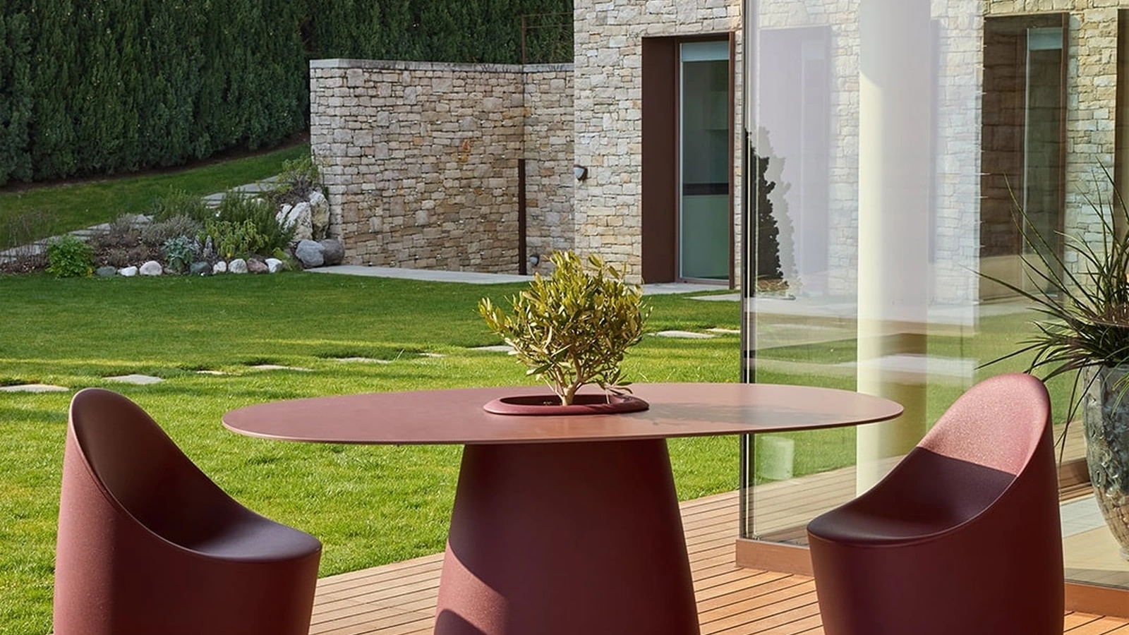 Tavolo Cobble Top HPL di Qeeboo