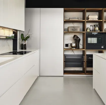 Cucina Design con isola Arena 07 in laccato di Maistri