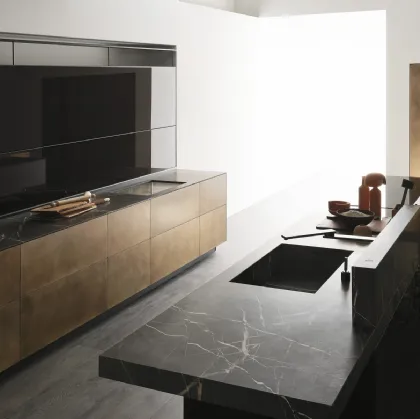 Cucina Design con isola Artematica Ottone Anticato di Valcucine