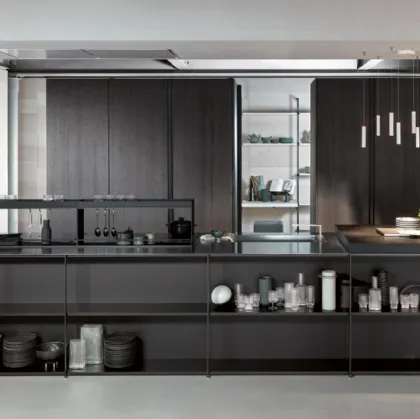 Cucina Design con isola Telero Project 5 in vetro dekor e metallo di Euromobil