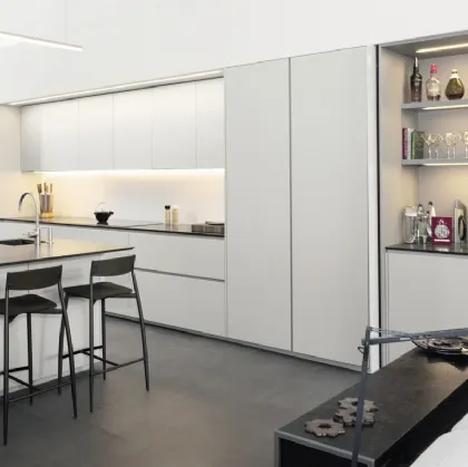 Cucina Design con isola Viva in laccato di Maistri